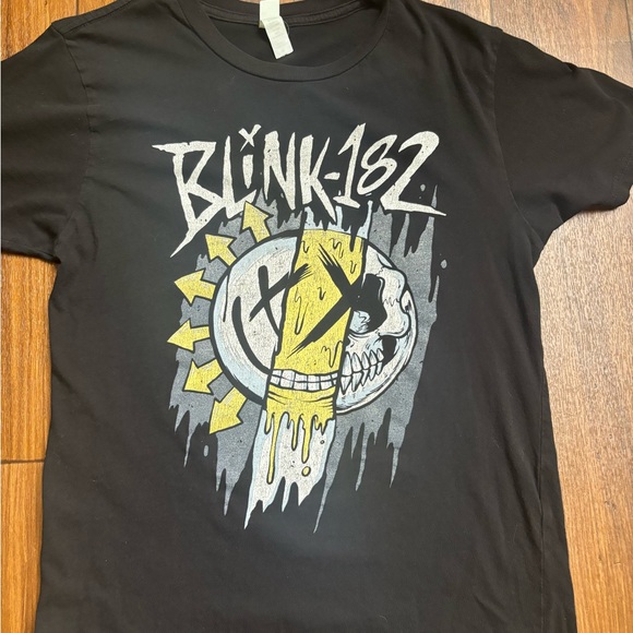 Blink 182 Woman Tee Size Medium * Large Front Graphic Print* Excellent Condition - Picture 5 of 5